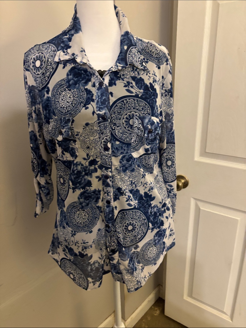 Eden & Olivia Blue and White Floral Medallion Blouse